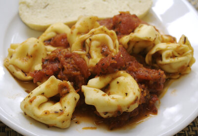 Cheese Tortellini with Tomato Sauce