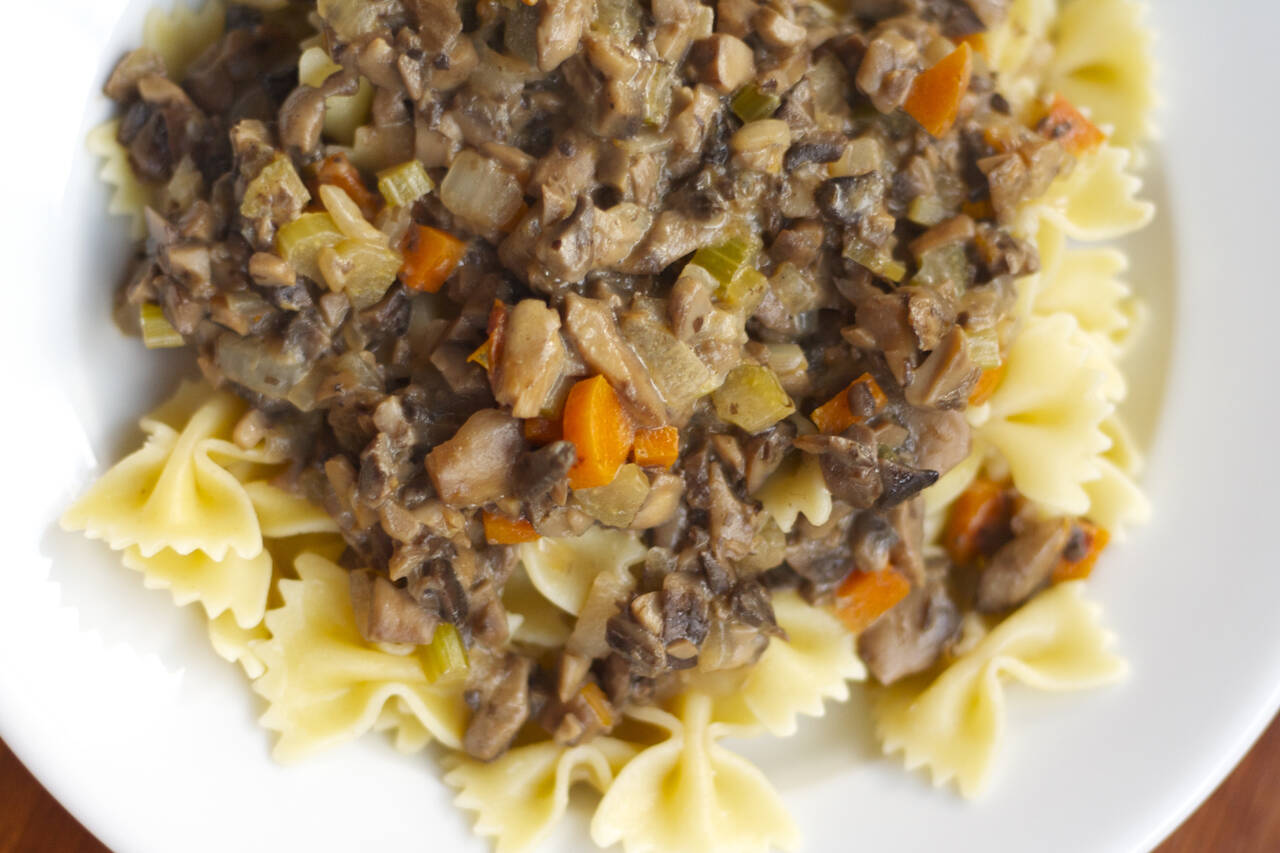 Mushroom Ragu Recipe MakeBetterFood mushroom-ragu-recipe-makebetterfood