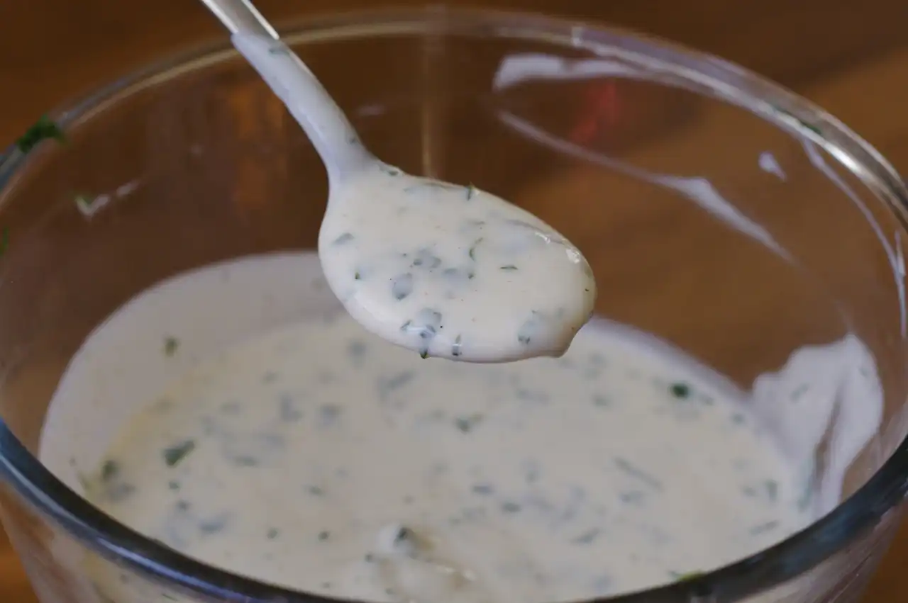 https://www.makebetterfood.com/recipes/buttermilk-ranch-dressing/buttermilk-ranch-dressing_large.webp