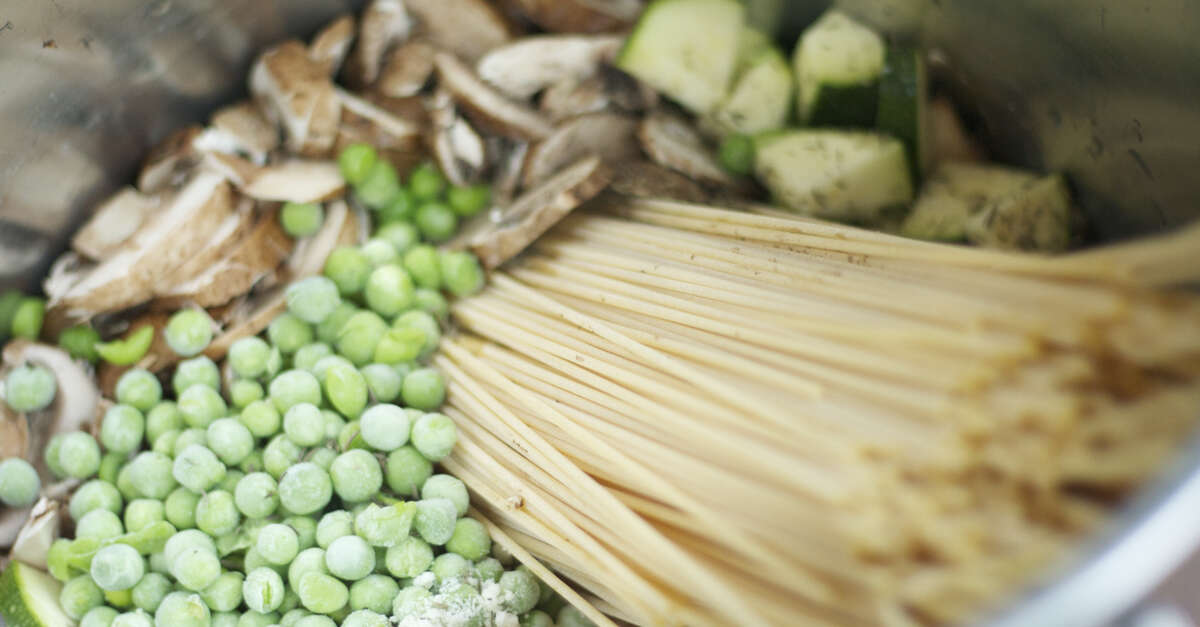 One Pot Zucchini Mushroom Pasta Recipe - MakeBetterFood.com