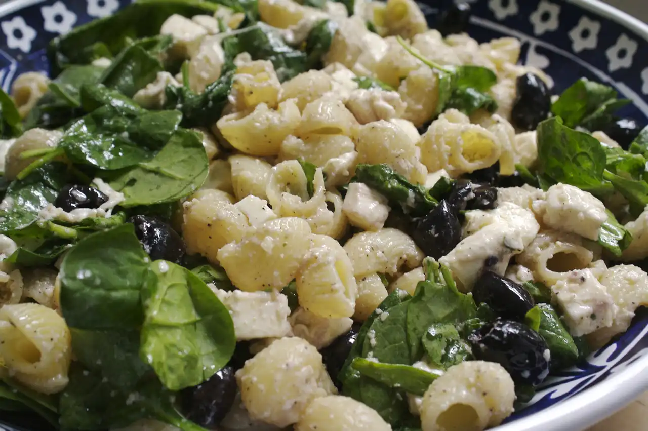 Pasta with Spinach, Olives, and Mozzarella